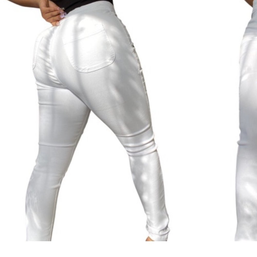 Classic High Waisted Jeans - White